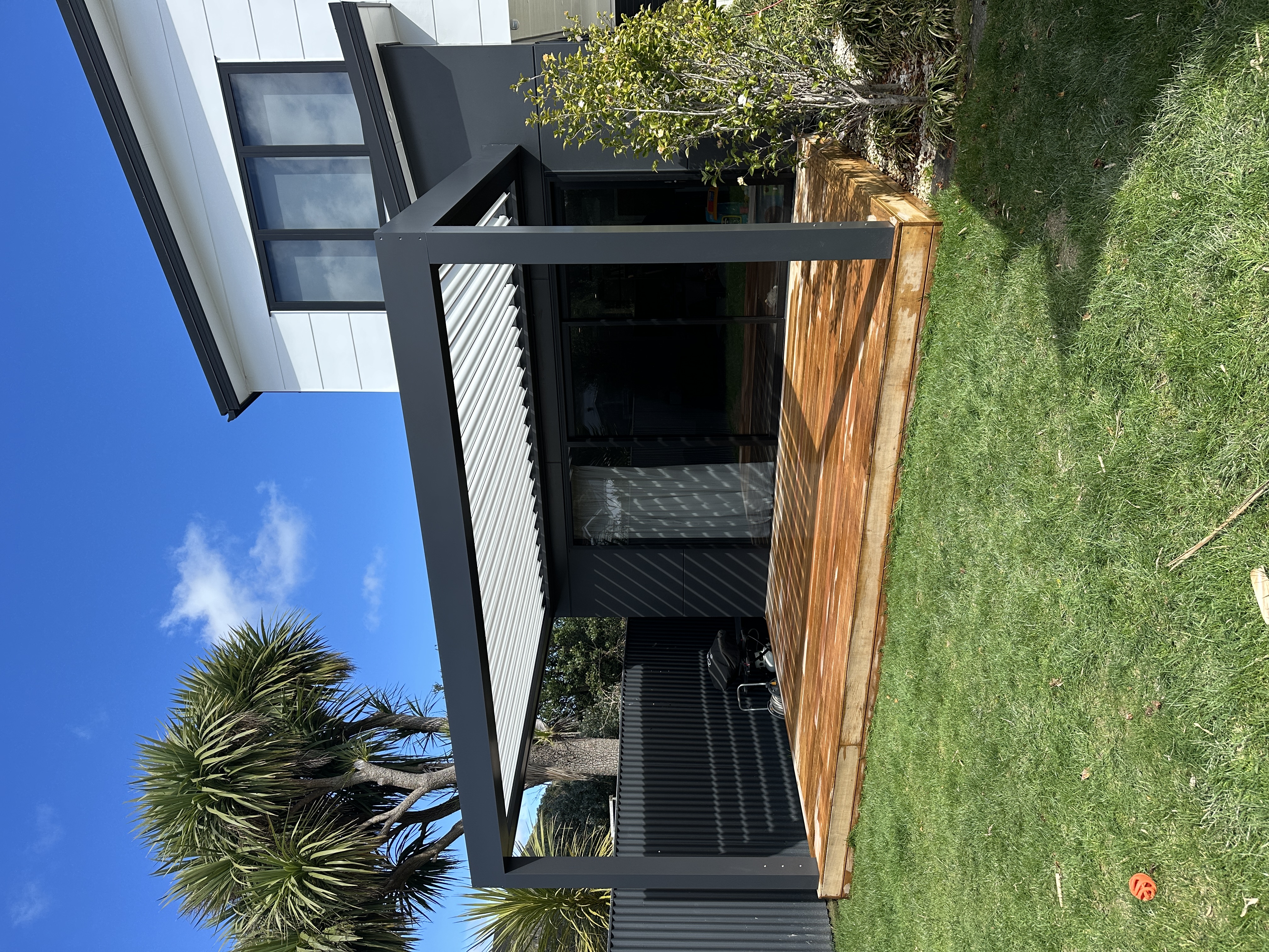 Detail of louvre roof structure and beams