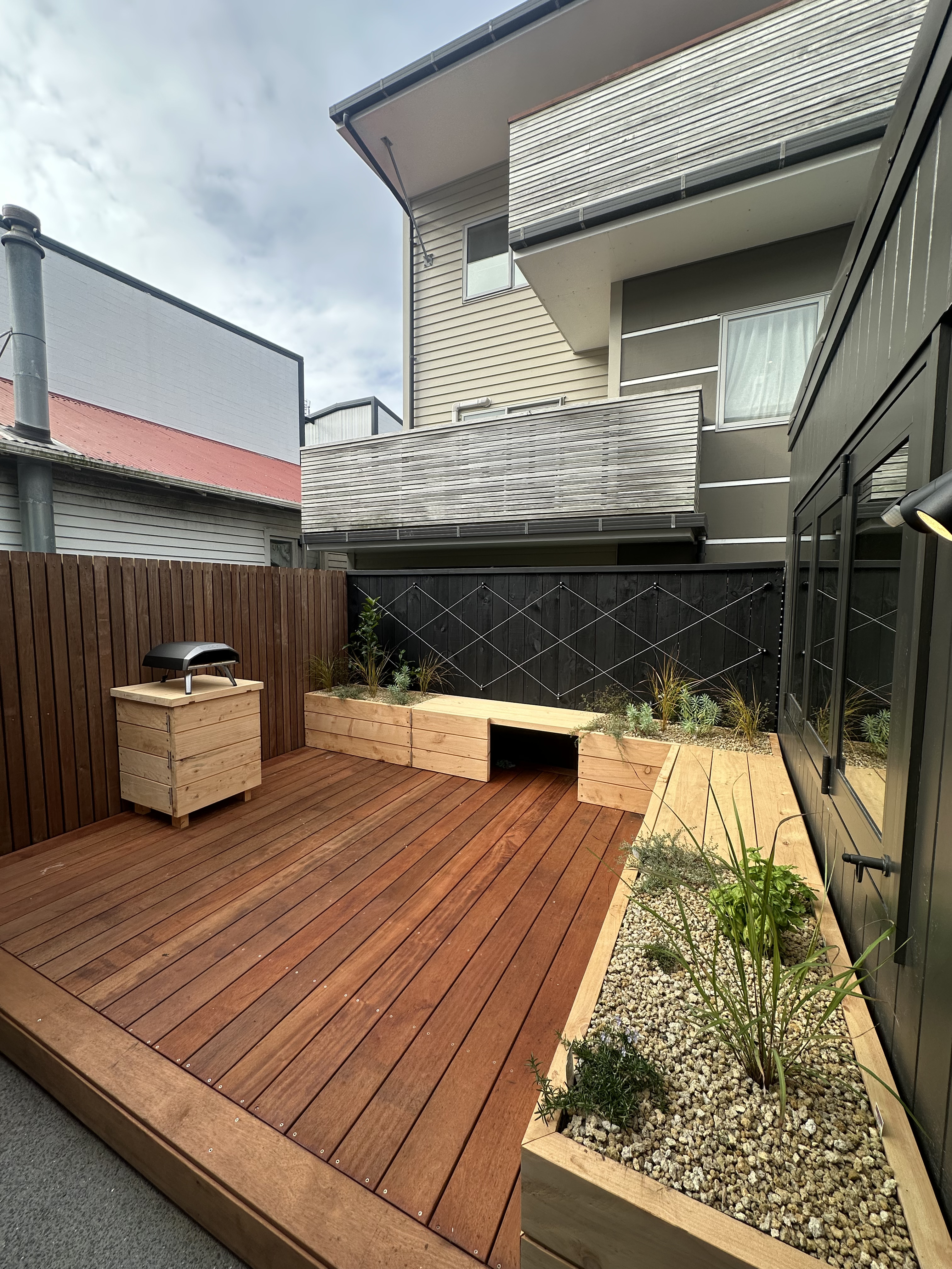 Evening lighting in the courtyard