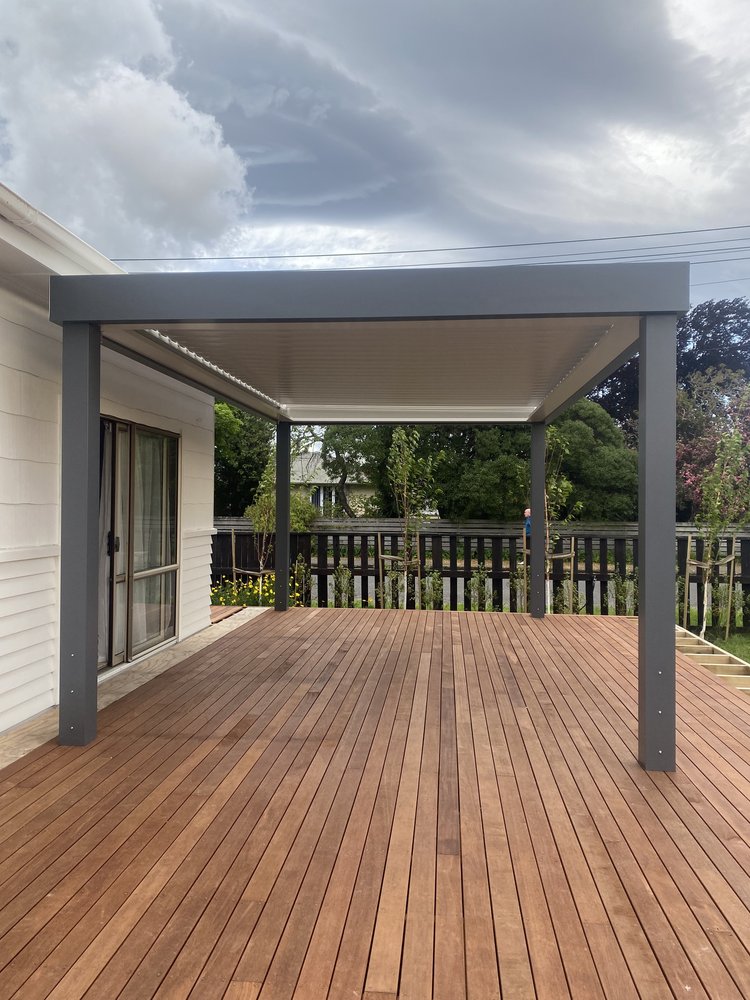 Modern patio with an opening louvre roof